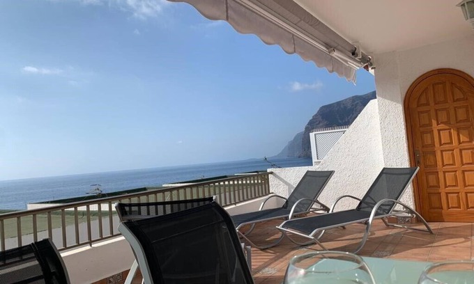 Los Gigantes Apartment | Luxury apartment enjoying premier location in the seaside resort of Los Gigantes