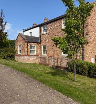 Yarm Apartment | Luxury Apartment in Yarm, surrounded by nature walks, and Yarm High Street, Famous Roseberry Topping