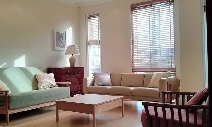 Chiswick Riverside Apartment | Luxury Apartment in London, Richmond Kew with Free Underground Parking