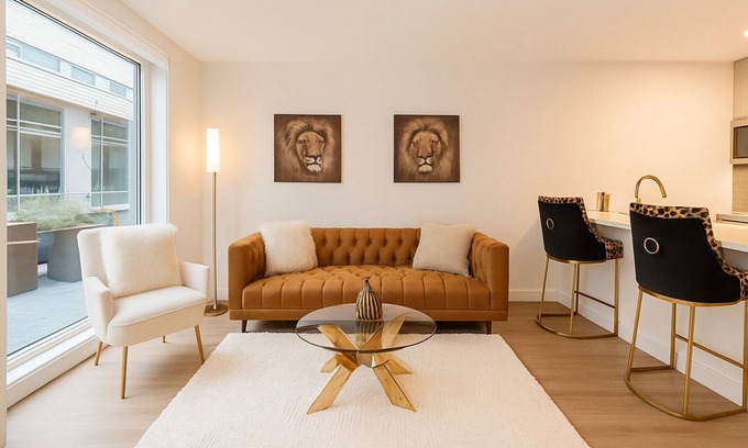Downtown Sacramento Apartment | Luxury Apartment Steps from DOCO + Golden 1 + Private Patio Entry + DEN