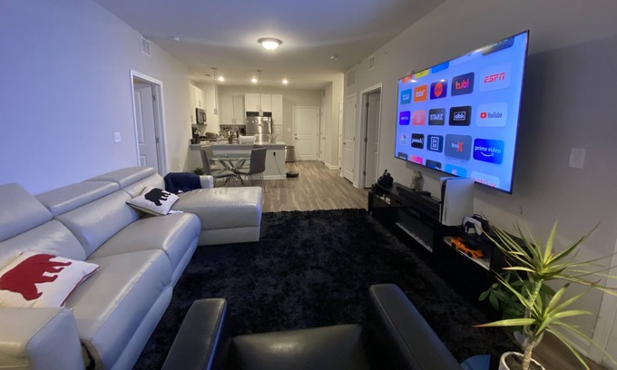 Northeast Raleigh Apartment | Luxury Apartment Triangle Town Center King Bed