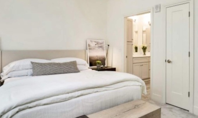 College Park Condo | Luxury Apartment w/ indoor hot tub and other amenities