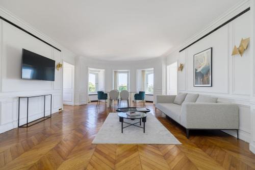 Champs-Elysees Apartment | Luxury apartments - Avenue Montaigne