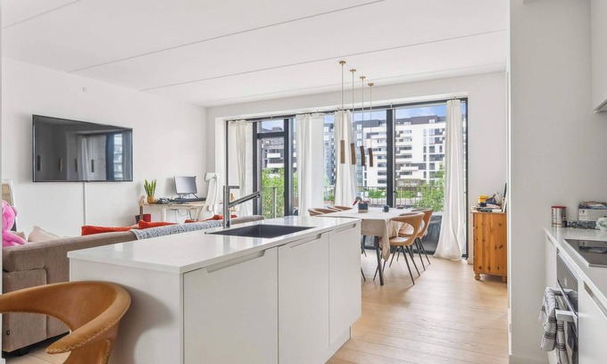 Sydhavnen Apartment | Luxury Apt with Harbor Views 1