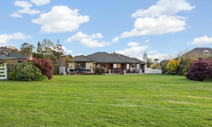 Kawaha Point House | LUXURY AT GEMINI PLACE ON LAKE ROTORUA