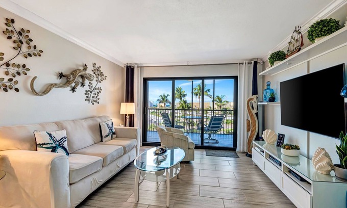 Siesta Key Apartment | Luxury Bayside Condo – Pool, Tennis & Marina