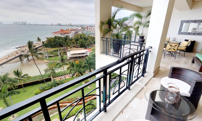 Emiliano Zapata Condo | Luxury Beachfront Condo! 3BD Condo for rent in Los Muertos Beach, Puerto vallart