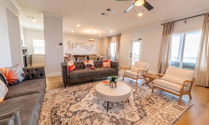 Surfside Beach House | Luxury Beachfront Villa - 19 | Newly Renovated | Pet Friendly | 5 Star Amenities