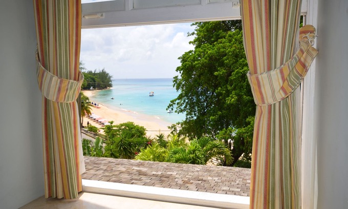 Mullins House | Luxury Beachfront Apartment