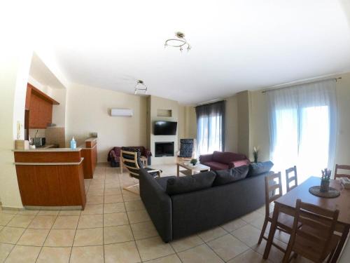 Nees Pagases House | Luxury Beachfront Suite