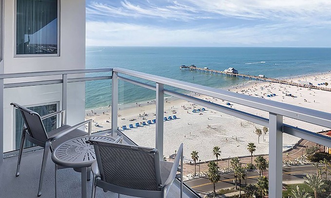 Clearwater Beach Resort | Luxury Beachside Clearwater Beach Resort 1-Bedroom Suite + Amenities