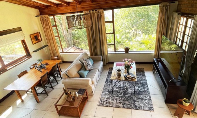 Northcliff Apartment | Luxury Boutique Nature Stay! Northcliff - Sunset Views, Solar, Work, Pool