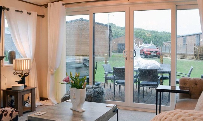 Bridlington House | Luxury Boutique Style Lodge With hot tub