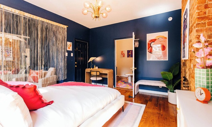 Harsimus Cove House | Luxury brownstone, sleeps 5, 20 mins NYC!