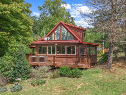Vein Mountain House | Luxury Cabin 45 Min to Asheville Hot Tub & Fire pit