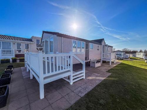Hopton on Sea Other | Luxury Caravan For Hire At Hopton Holiday Park With Full Sea Views Ref 80010H