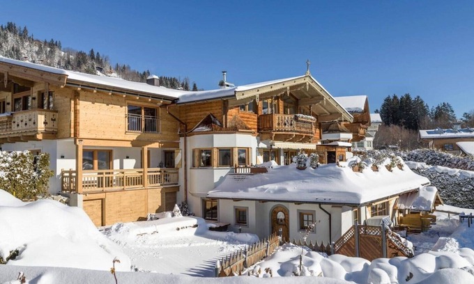 Kitzbuehel Ski Chalet | Luxury chalet 330 m² - Sauna, jacuzzi & mountain view for up to 14 people