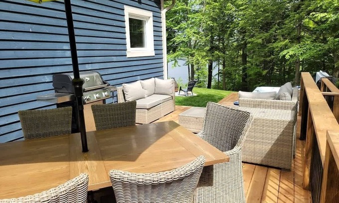 Austin Ski Chalet | Luxury Chalet Austin: Hot Tub, Lake & Mountain View