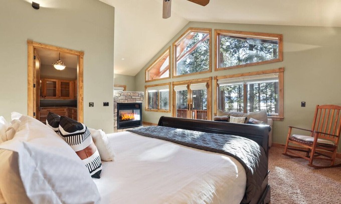Zephyr Cove Cabin | Luxury Chalet | Jacuzzi BBQ Lake View | Sleeps 10