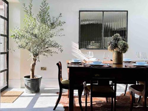 Chester House | Luxury City Centre Townhouse - Sleeps 6