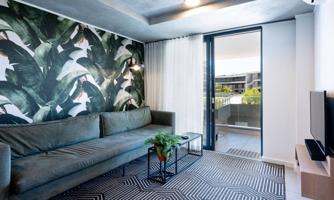 Hillhead Apartment | Luxury Coral Point W106 Two Bed