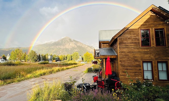 Crested Butte House | LUXURY COTTAGE IN CB TOWN - AMAZING VIEWS, BUS 1 blk, ELK 2.5 blks, Dog Allowed