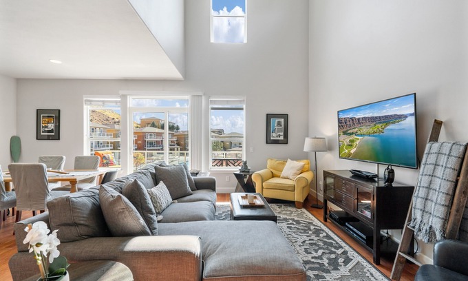 Quincy House | Luxury @ Crescent Bar! Pool & Free Golf!