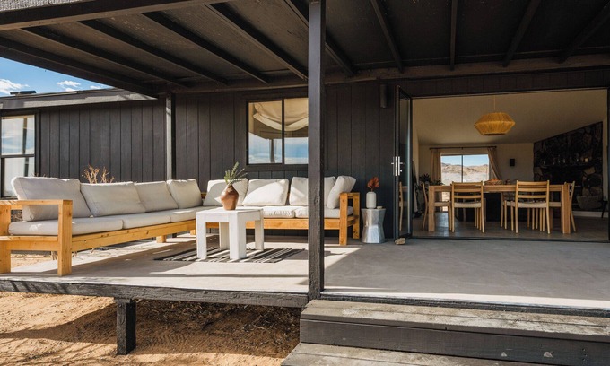 Landers House | Luxury Desert Home with 3 BR - Dog friendly