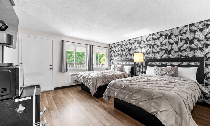 Marshfield Hotel | Luxury Double Bed - Near Beaches, Modern Updates