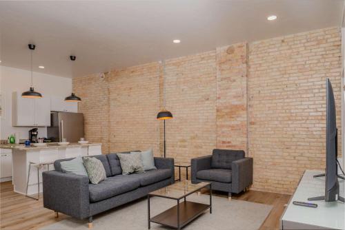 Neenah Apartment | Luxury Downtown 2 Bedroom Flat