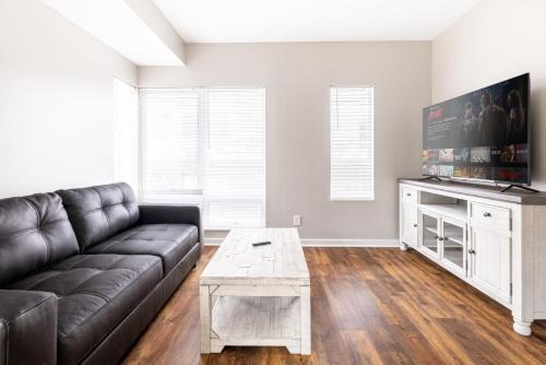 Downtown Cleveland House | Luxury Downtown Townhome Private Garage Unit 3