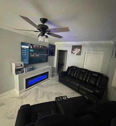 Miami Gardens Villa | Luxury Entertainment home Hard rock stadium