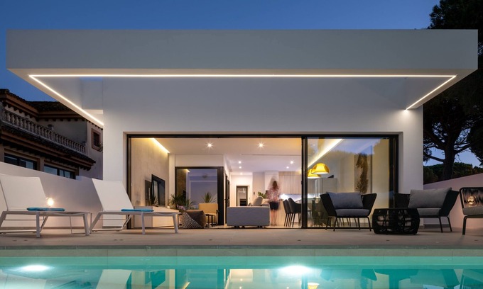 Poblado Sancti Petri Villa | Luxury "Manuela Sea Villa" with Infinity Pool, Air Condition, Fitness Area & Wi-Fi