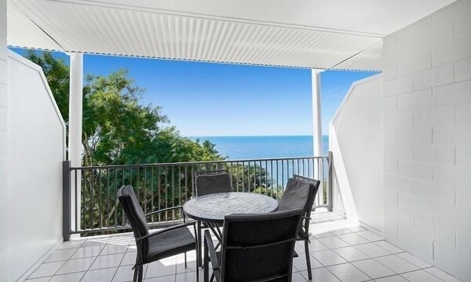 Trinity Beach Apartment | Luxury Escape in Trinity Beach!
