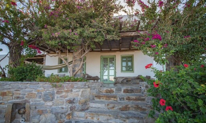 Maragas Villa | Luxury Estate Plaka