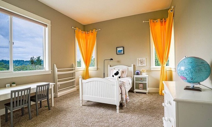 Education Hill House | Luxury family home w/ great Sammamish Valley View