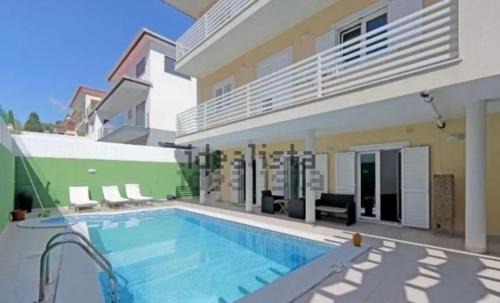 Oeiras House | Luxury Family suite for 5