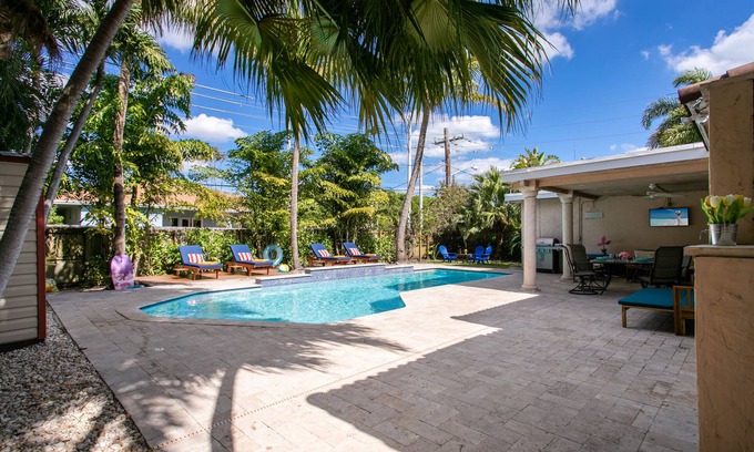 Dania Beach House | Luxury Family Villa with Salt Water Heated Pool & Hot Tub by the Beach!