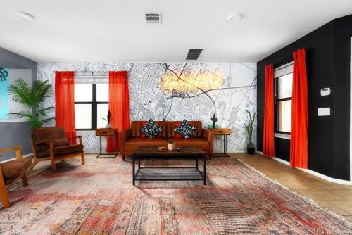 Austin House | Luxury, Fire Pit Sleeps 15 - Gameroom - Formula 1