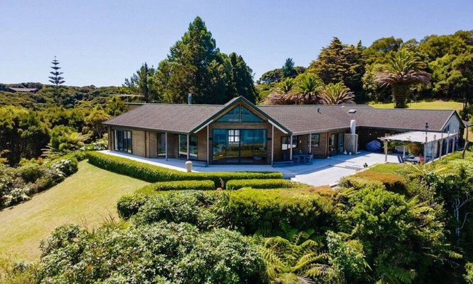 Kerikeri House | Luxury Five Bedroom Private Beach Estate with Starlink