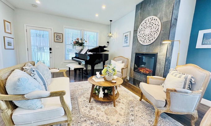 Mount Rainier Bed & Breakfast | Luxury French Coastal w/Grand Piano
