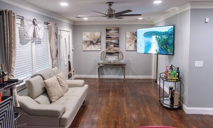 Lithonia House | Luxury Getaway Near Stonecrest