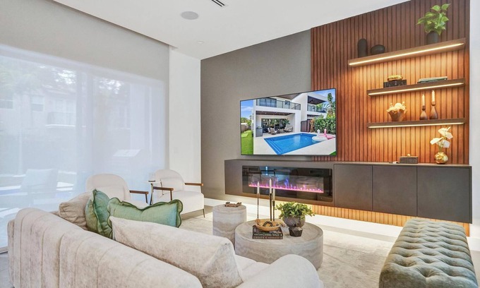 Lake Ridge House | Luxury Getaway at Eleven-Twenty – Feels Like Home