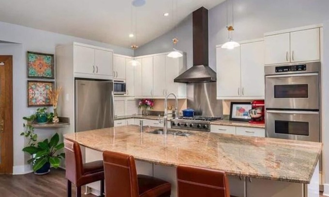 Greenwood Village House | Luxury Greenwood Village Hot Tub Theater Sauna Chef's Kitchen Parks