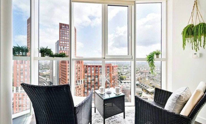 Vauxhall Apartment | Luxury High-Rise 21st Floor 2 Bedroom 2 Bath Flat