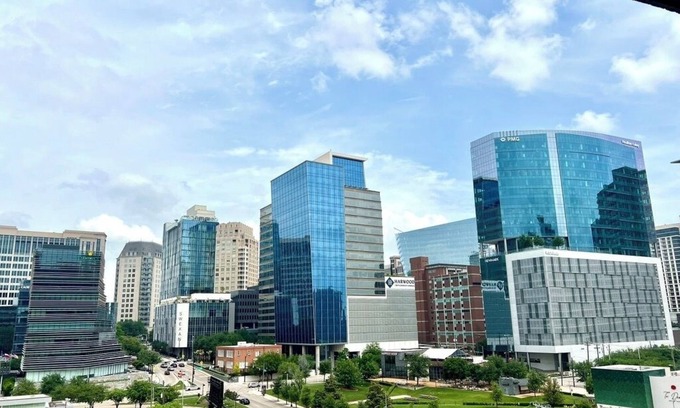 Uptown Apartment | Luxury high-rise living in our 2BR/2.5BA Uptown Dallas Apt WALK to Arena!