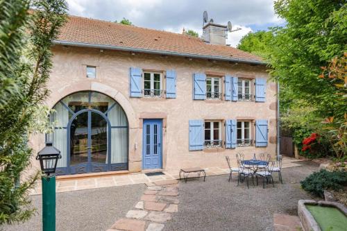 Taintrux Villa | Luxury historic farmhouse in the mountains - Domaine Macky