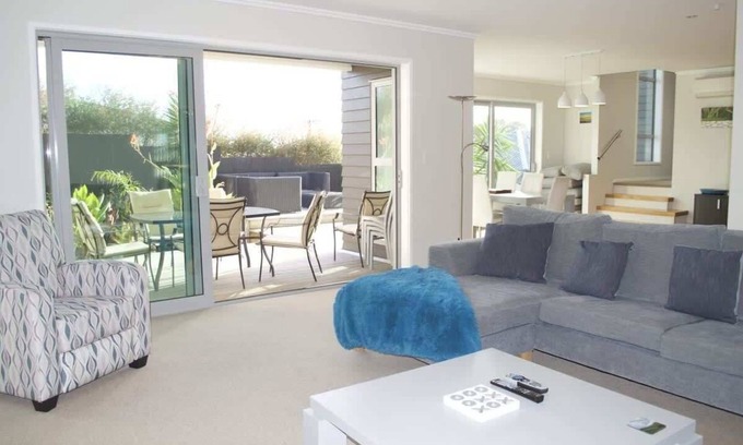 New Plymouth House | Luxury Holiday House in CBD New Plymouth