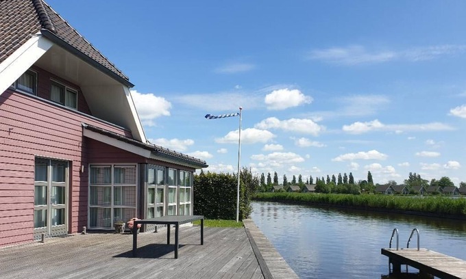 Offingawier Villa | Luxury holiday villa in prime location on Sneekermeer, Friesland, 8-9 pers