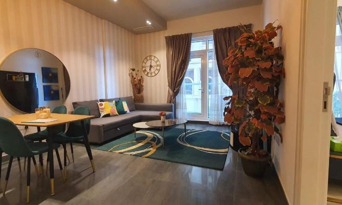 Dubai Apartment | Luxury Home A Short Drive Away From Dubai Downtown